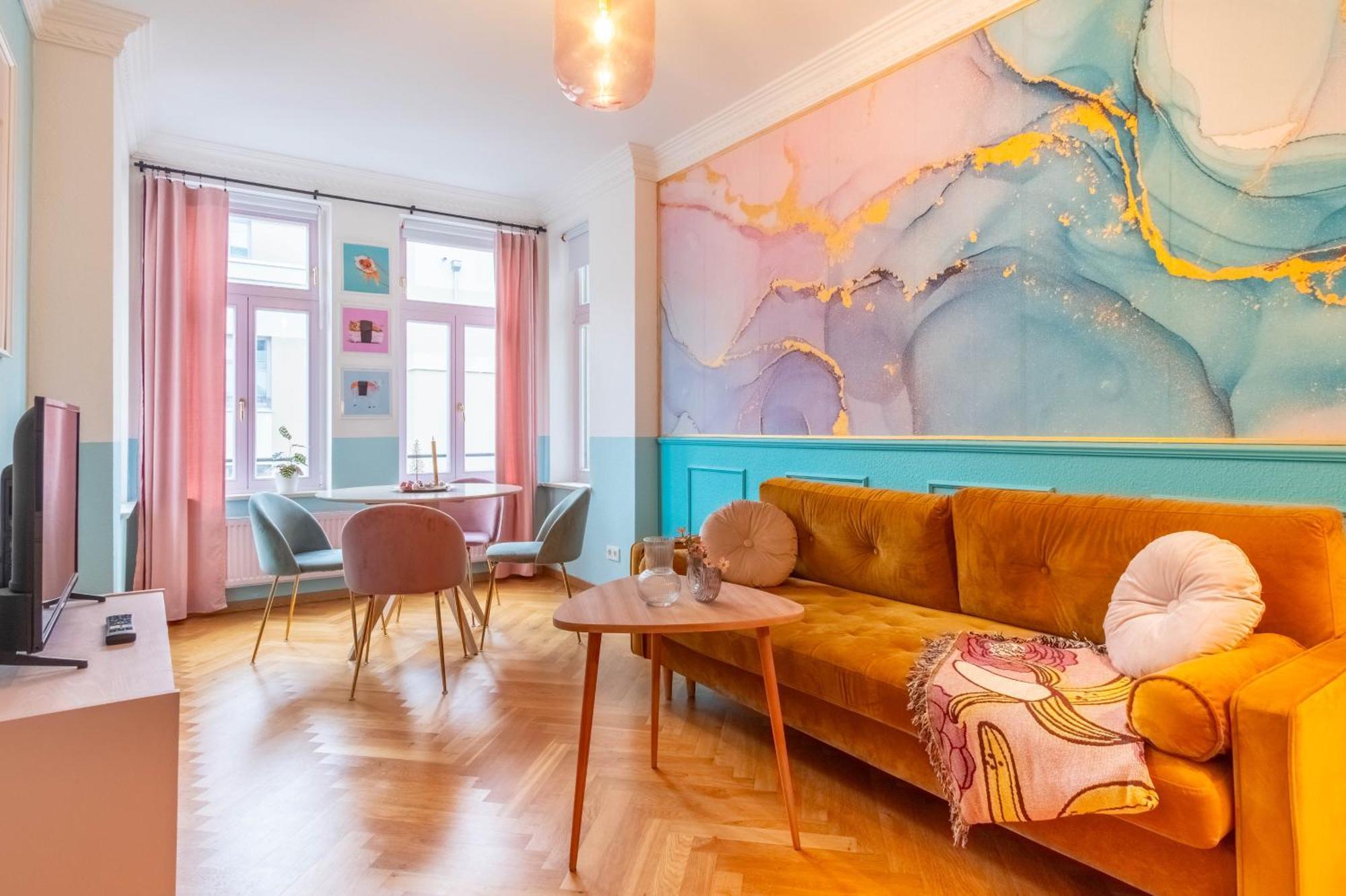 Colorful, Working Place, Netflix, Sight Seeing Lipsia Esterno foto